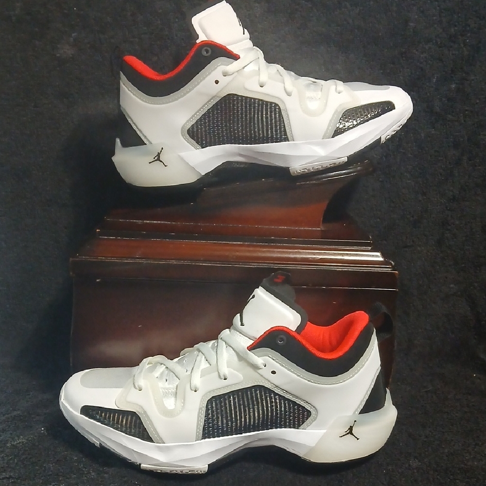 Air Jordan 37 Low "SIREN RED" Mens-10 100% AUTHENTIC!